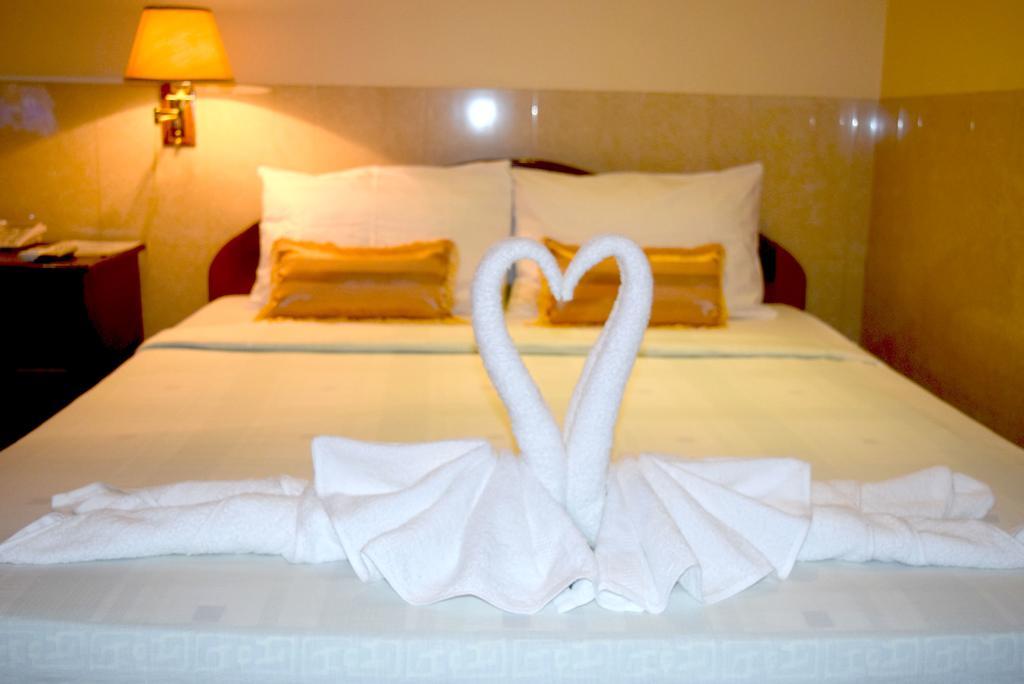 Reaksmey Battambang Hotel Extérieur photo